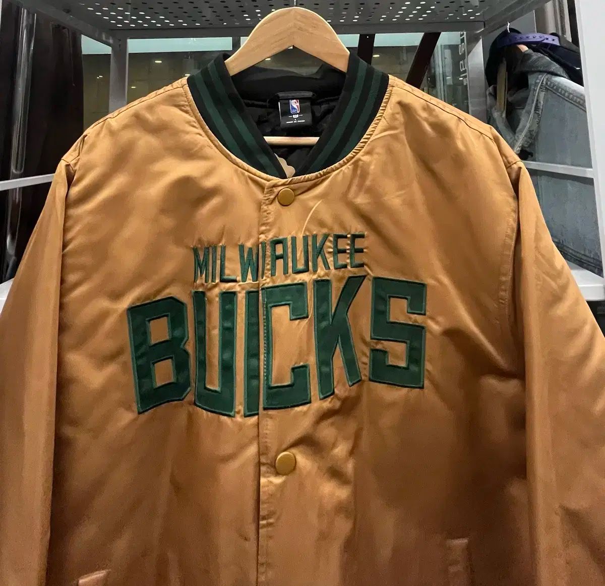 NBA ミルウォーキー バックス ゴールド スタジアム ジャケット