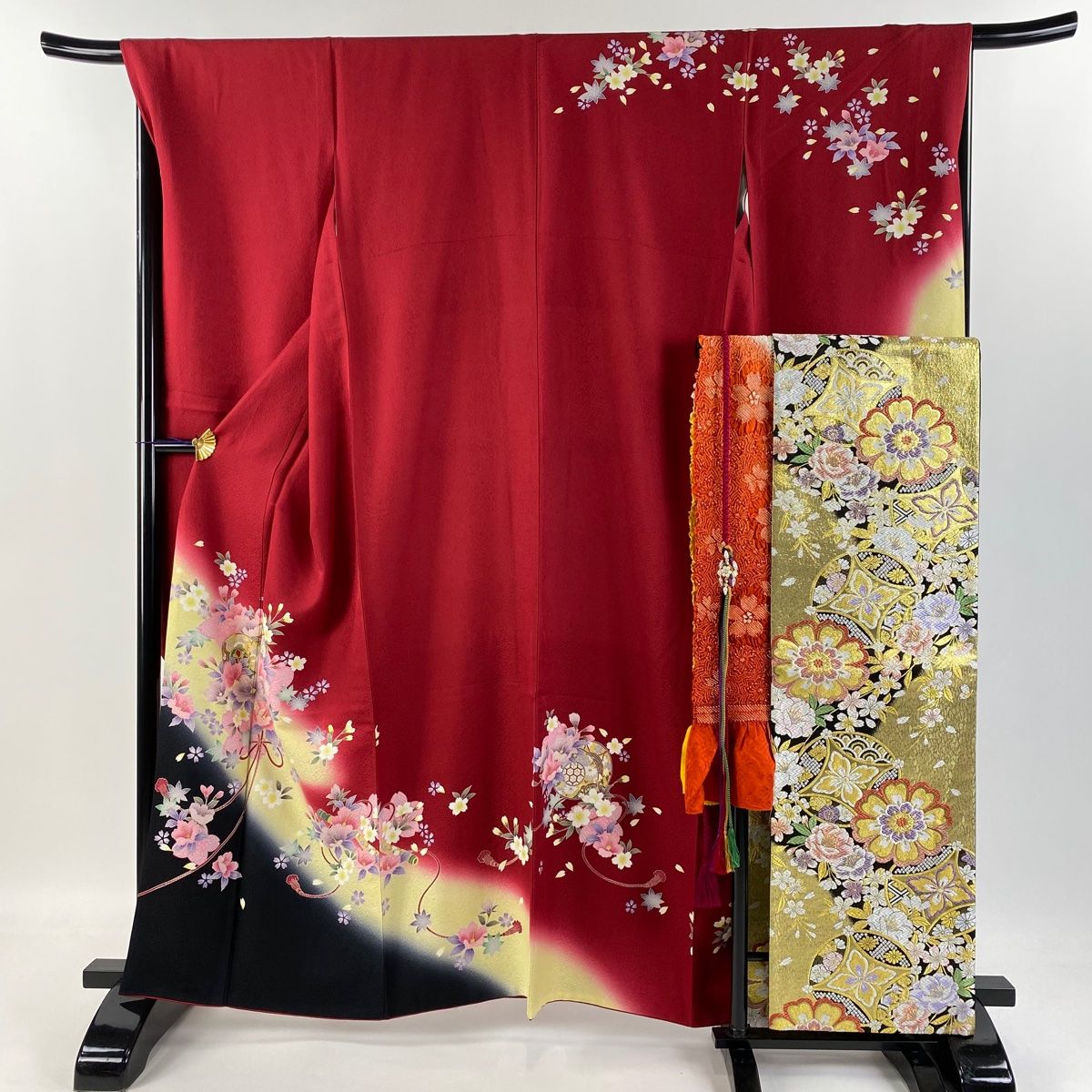 美品　孔雀　ラメ　逸品　金彩　赤　草花　フルセット　振袖　振り袖 振袖 身丈168.5cm 裄丈69.5cm L 袷 百合 草花 金彩 ラメ 濃