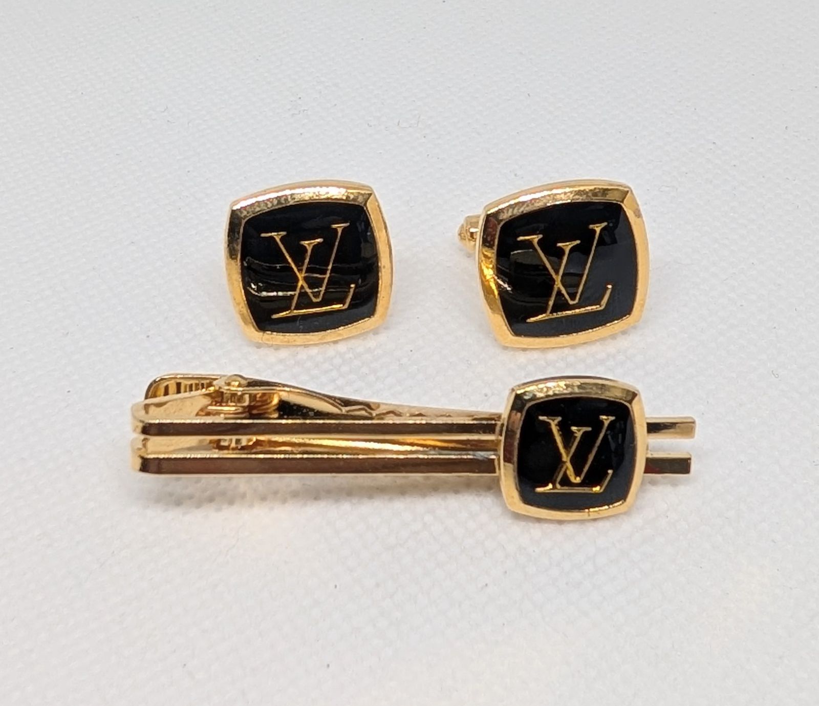 LOUIS VUITTON ルイヴィトン　カフスボタン&ネクタイピンセット Louis Vuitton ネクタイピン&カフスボタンセット