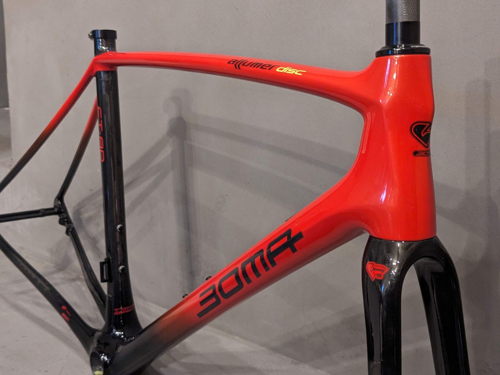 カーボンフレームセット　BOMA allumer BOMA ALLUMER DISC カーボンフレームセット L-500サイズ YRオレンジ