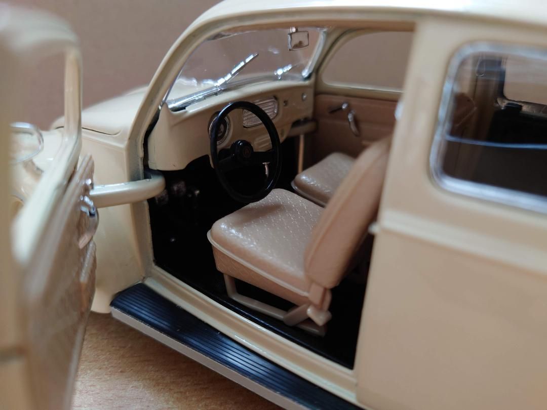 1/18フォルクスワーゲンビートル ベージュ VW BEETLE 1955 ダイ