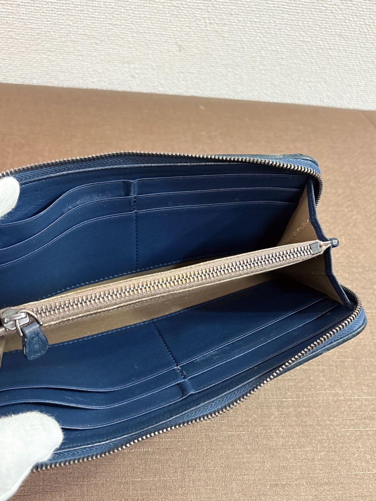 ラウンドファスナー長財布 ネイビー