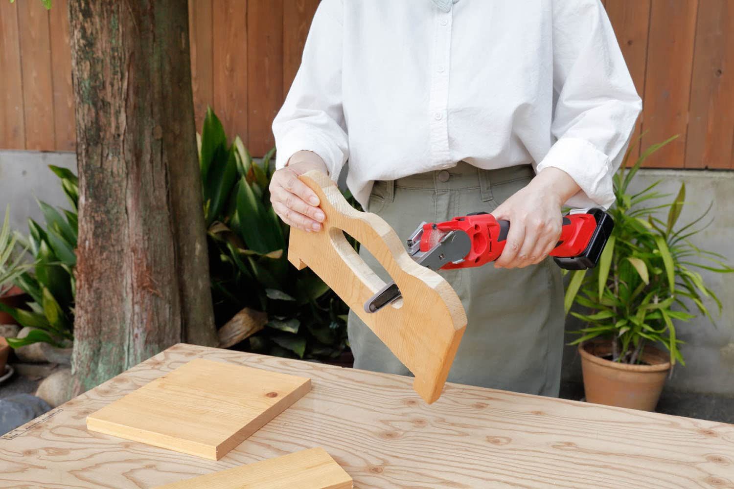 充電式やすり 充電時間102分