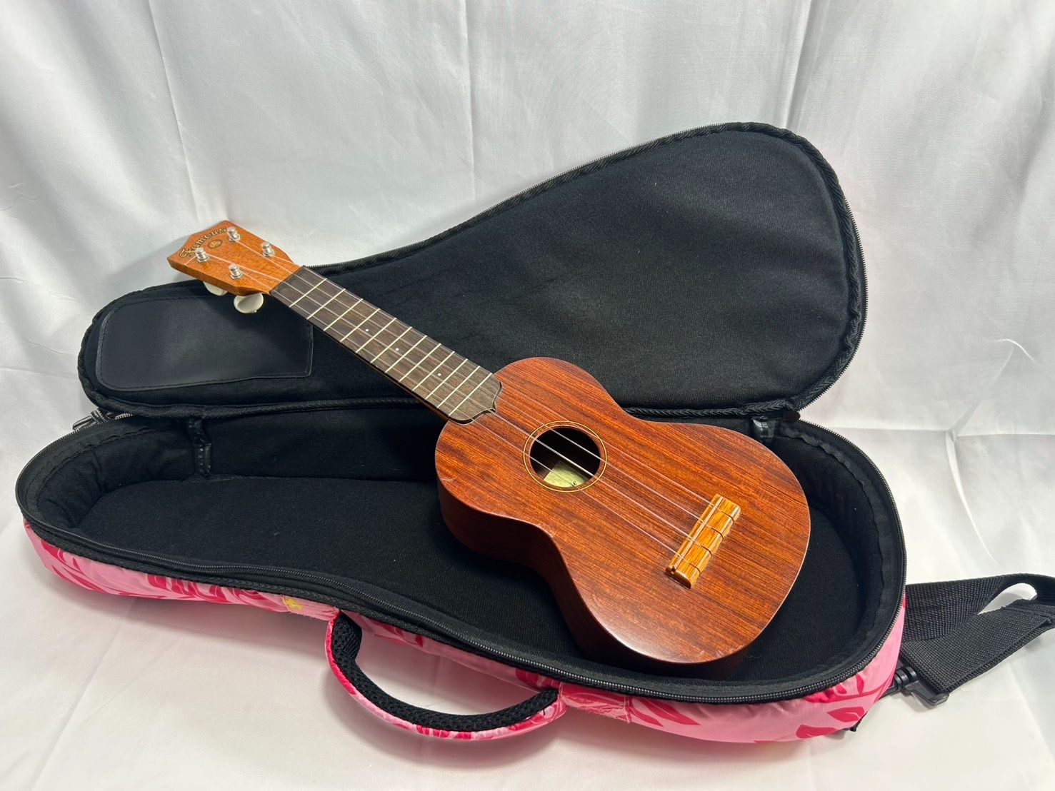 ウクレレ☆美品 限定7月まで！】ウクレレ美品 famous オイル、ケース