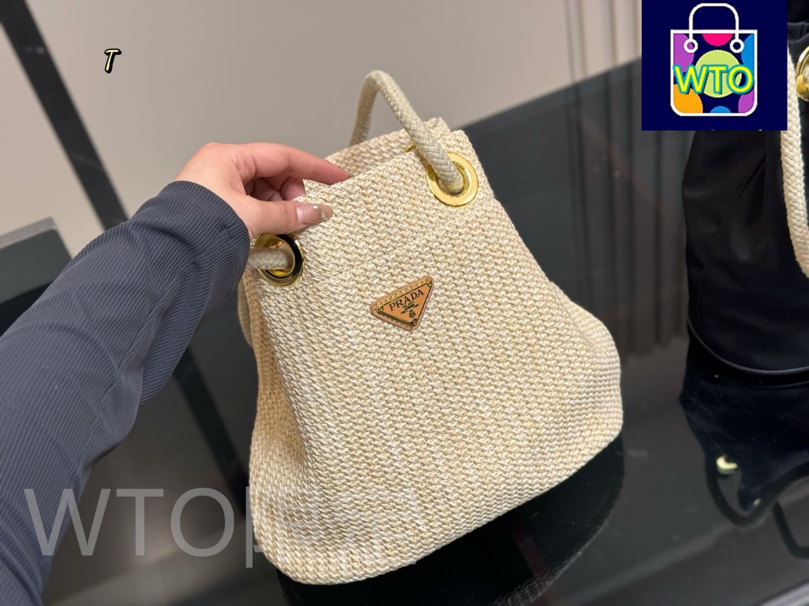 今日特価】PRADA 2025 春夏 ナイロン バケットバッグ 23×25cm