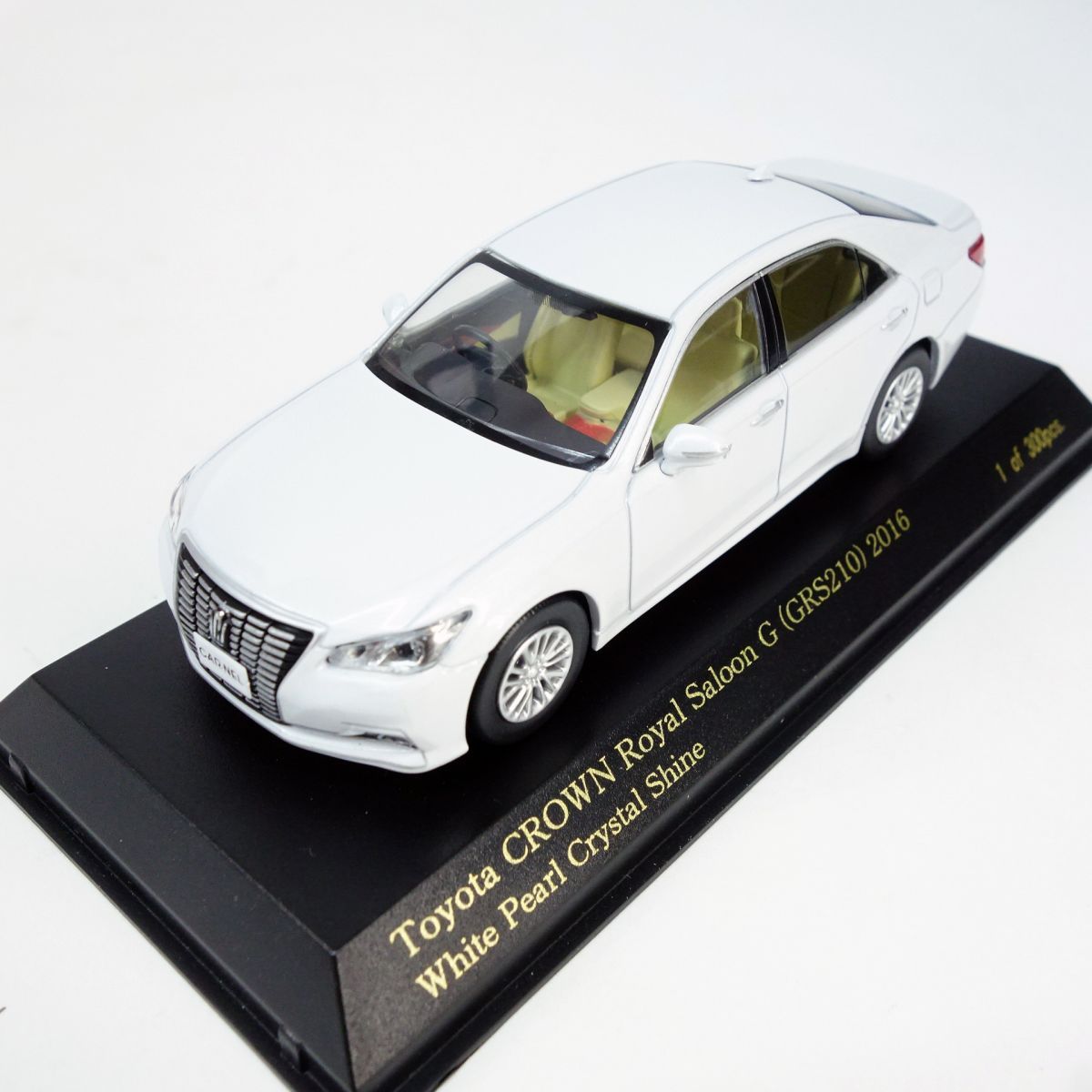 プラモデル車/トヨタ クラウンロイヤルサルーン　210系 ホワイト Amazon.co.jp: 130 トヨタ クラウンロイヤル ロイヤルサルーン