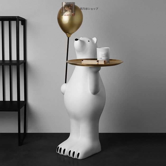 リビングルームに ホッキョクグマのオブジェ