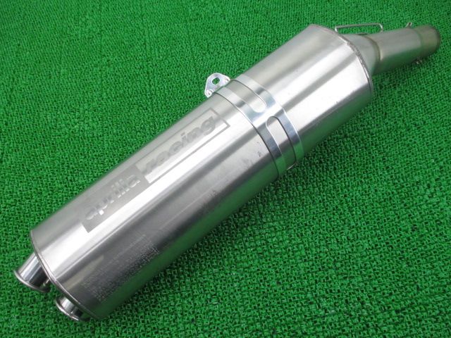 RSV1000 サイレンサーマフラー 8119565 アプリリア 純正 中古 バイク 部品 穴あき無し 機能的問題なし そのまま使える 車検用に 47 RSV1000 サイレンサーマフラー 8119565 アプリリア 純正 バイク 部品