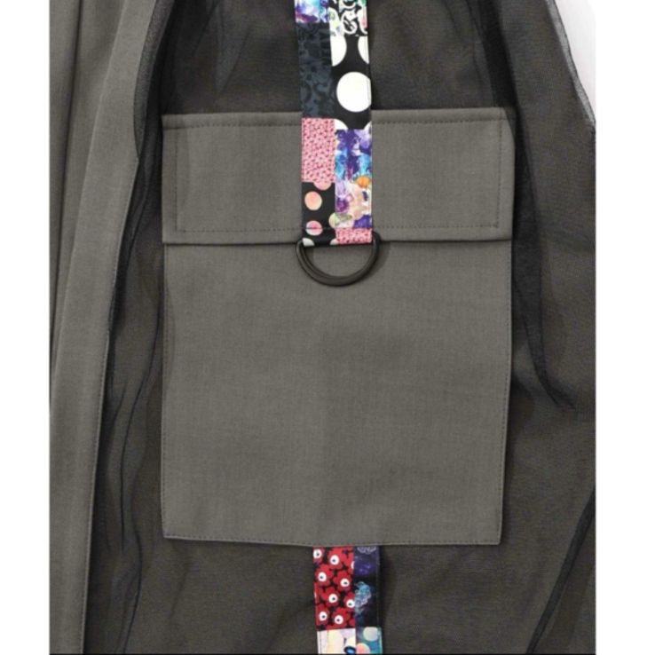 チュールとラインテープのカーゴパンツ