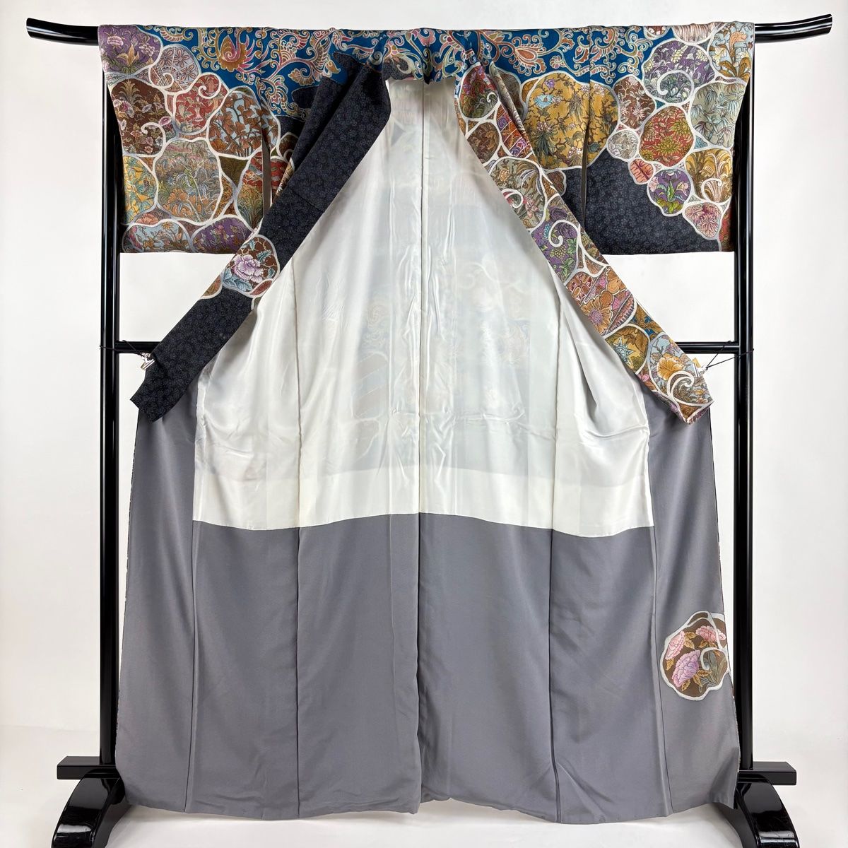 バイセル 着物 名品 訪問着 グレー 草花 梅 幾何学 道長取り 絞り 金彩 正絹 袷 156cm Mサイズ ☆☆☆☆ 訪問着 身丈160cm 裄丈66cm M 袷 草花 ぼかし 青灰色 正絹 秀品 中古