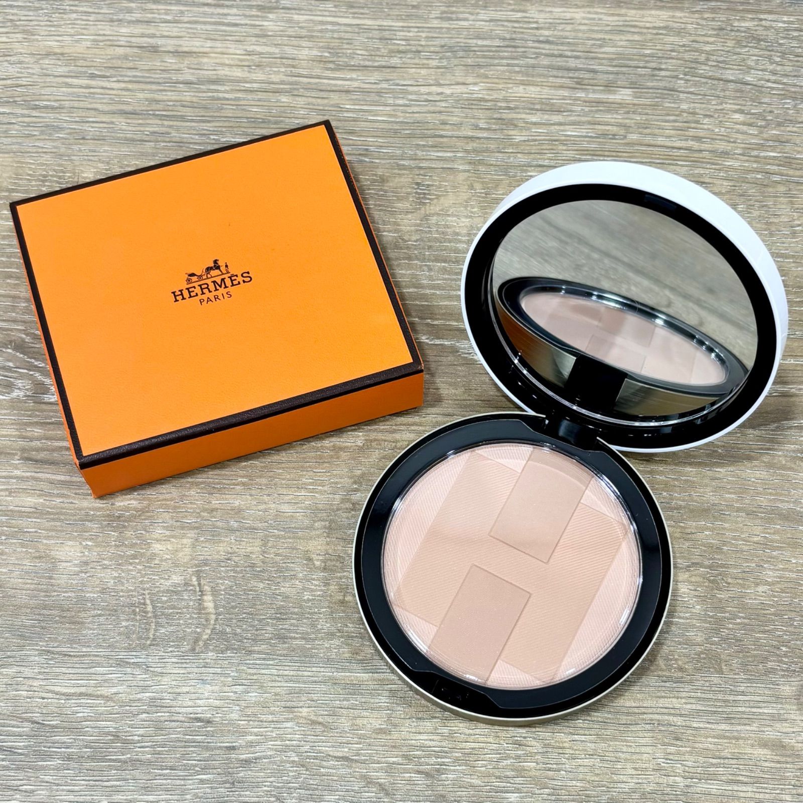 ◎HERMESエルメス フェイスパウダー トットリ エルメス プラン エア Hトリオ プードル ミネラル ボン ミン 01 18g