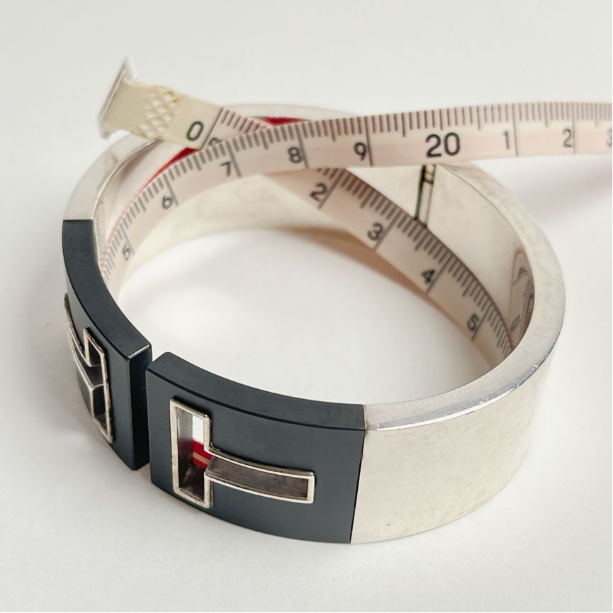 Tカットアウト カフ