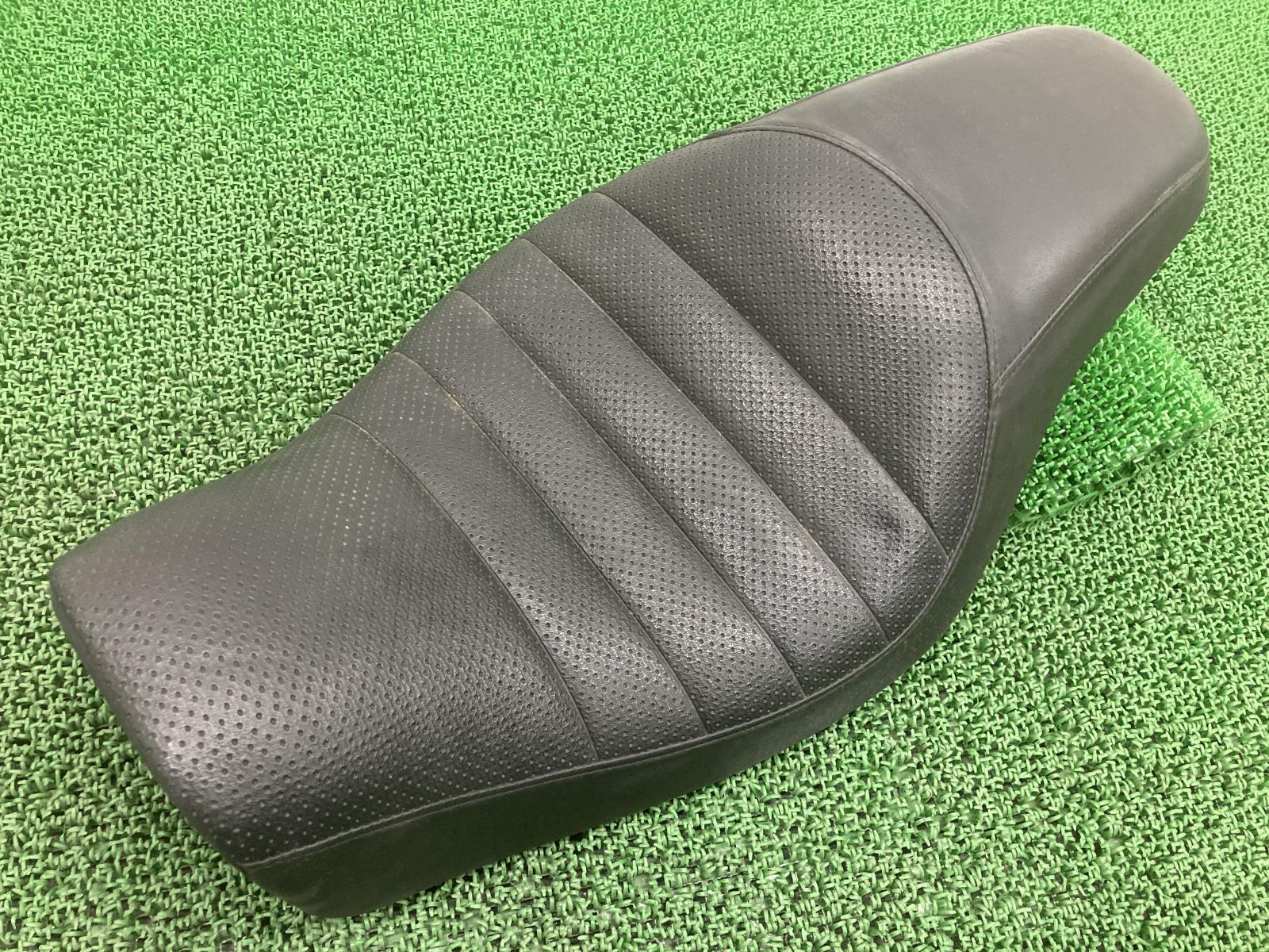 ハーレーダビッドソン　883R 純正シート ハーレーダビッドソン883R 純正シート