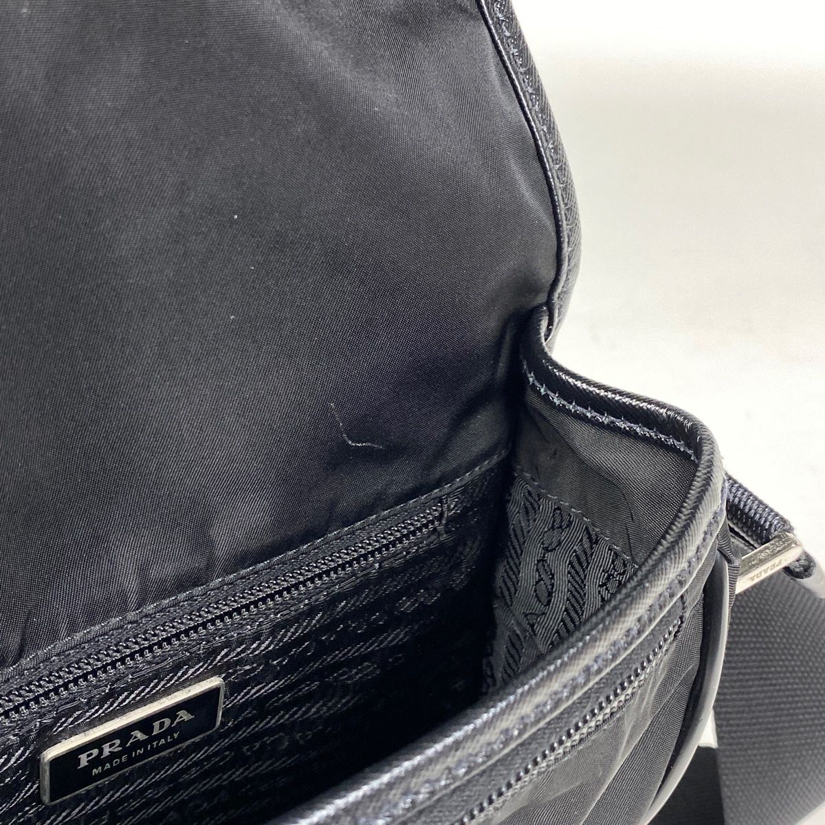 プラダ PRADA ロゴプレート ショルダーバッグ 斜め掛け