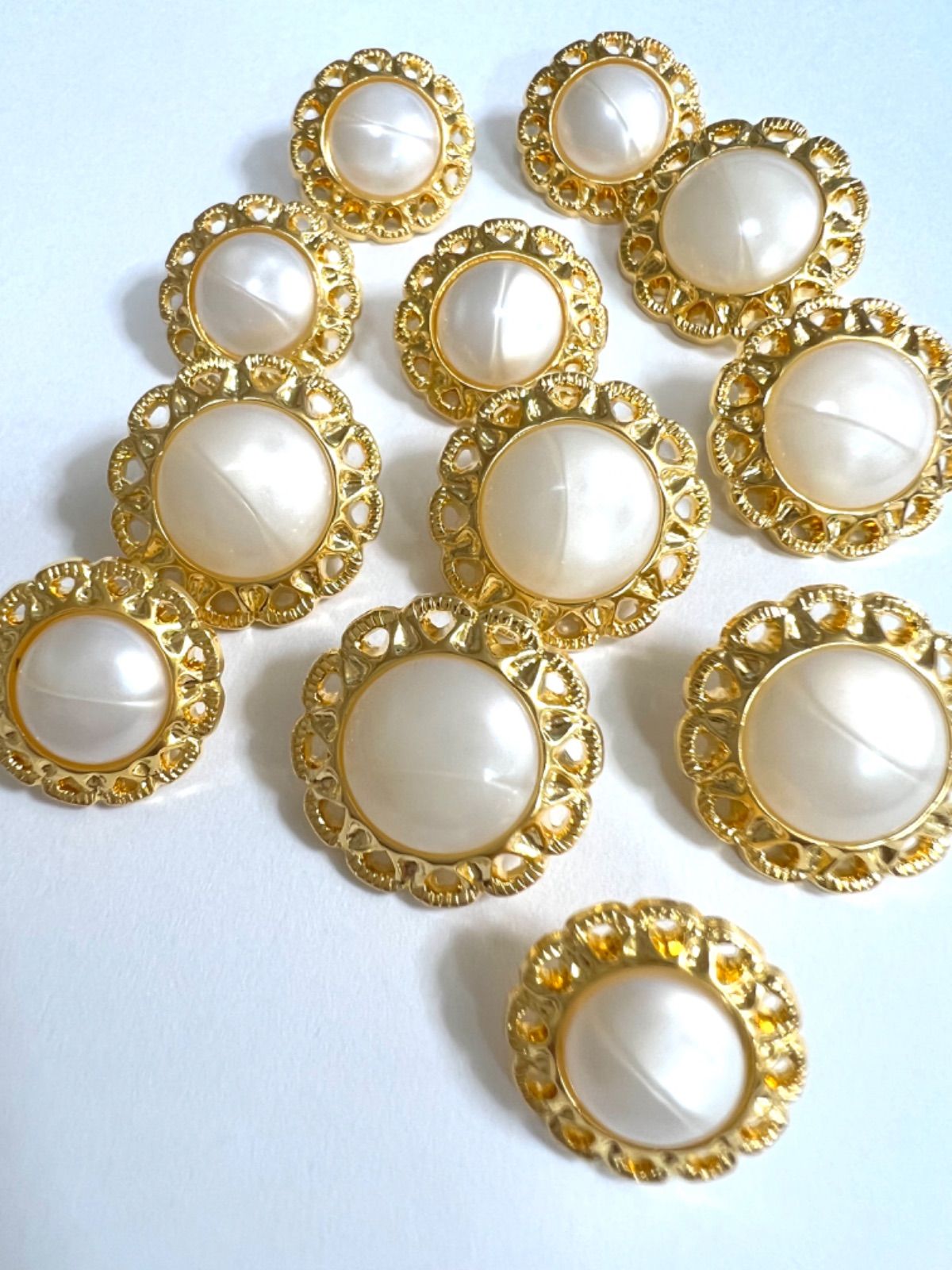 メルカリshops フラワーボタン お花 金ボタン