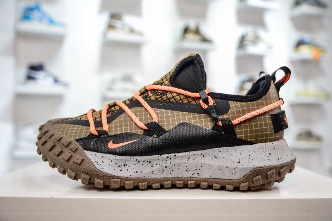 NIKE ACG MOUNTAIN FLY LOW