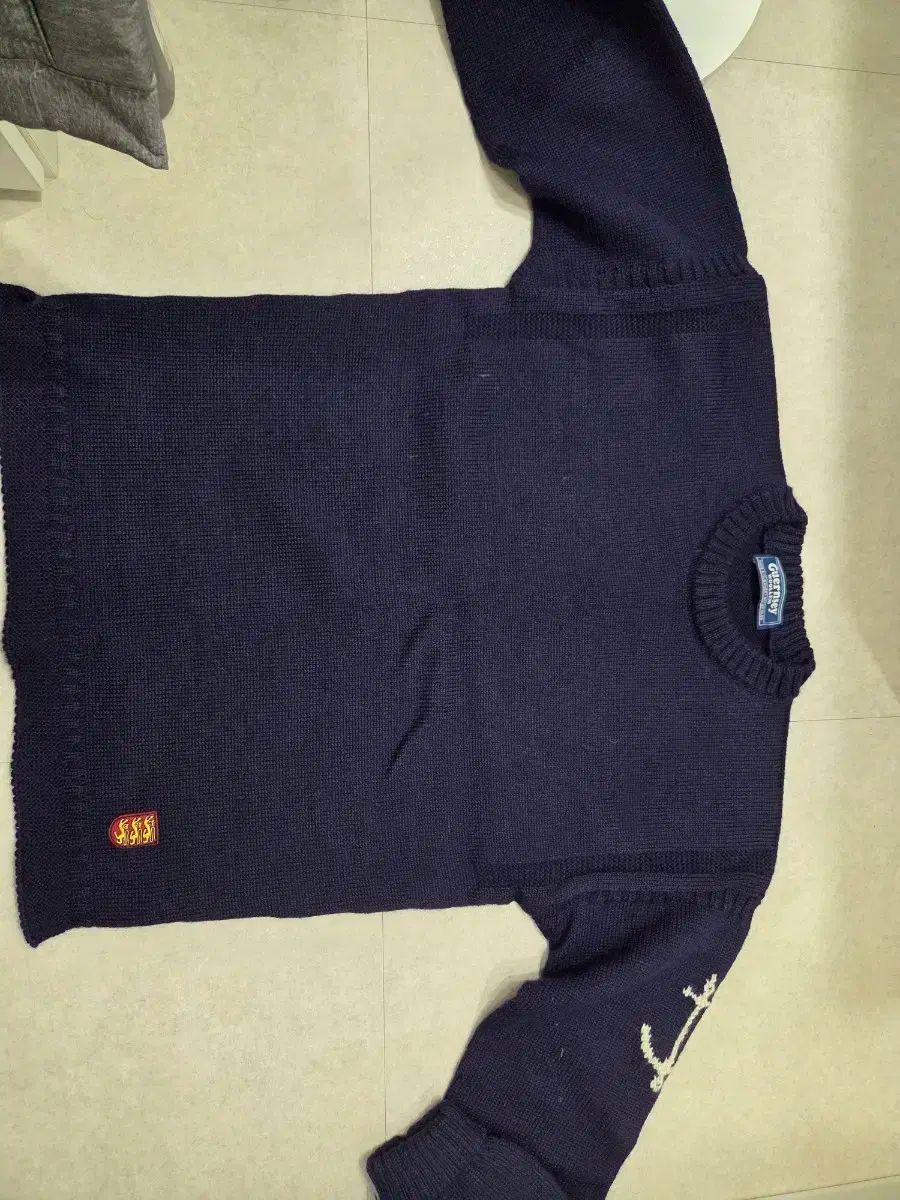 Guernsey オートミール クルーネックセーター サイズ42 GUERNSEY