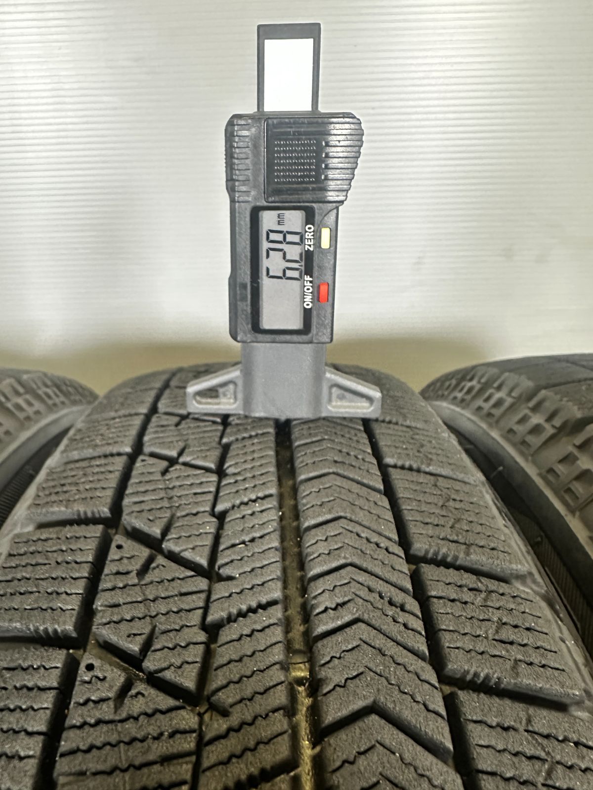 の*ぶ様 軽自動車スタッドレスタイヤ15インチPCD100 165/55R15冬 楽天市場】165／55R15（スタッドレスタイヤ・ホイールセット