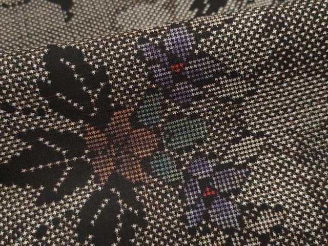 平和屋着物○本場大島紬 7マルキ 泥染め 花唐草文 正絹 逸品  