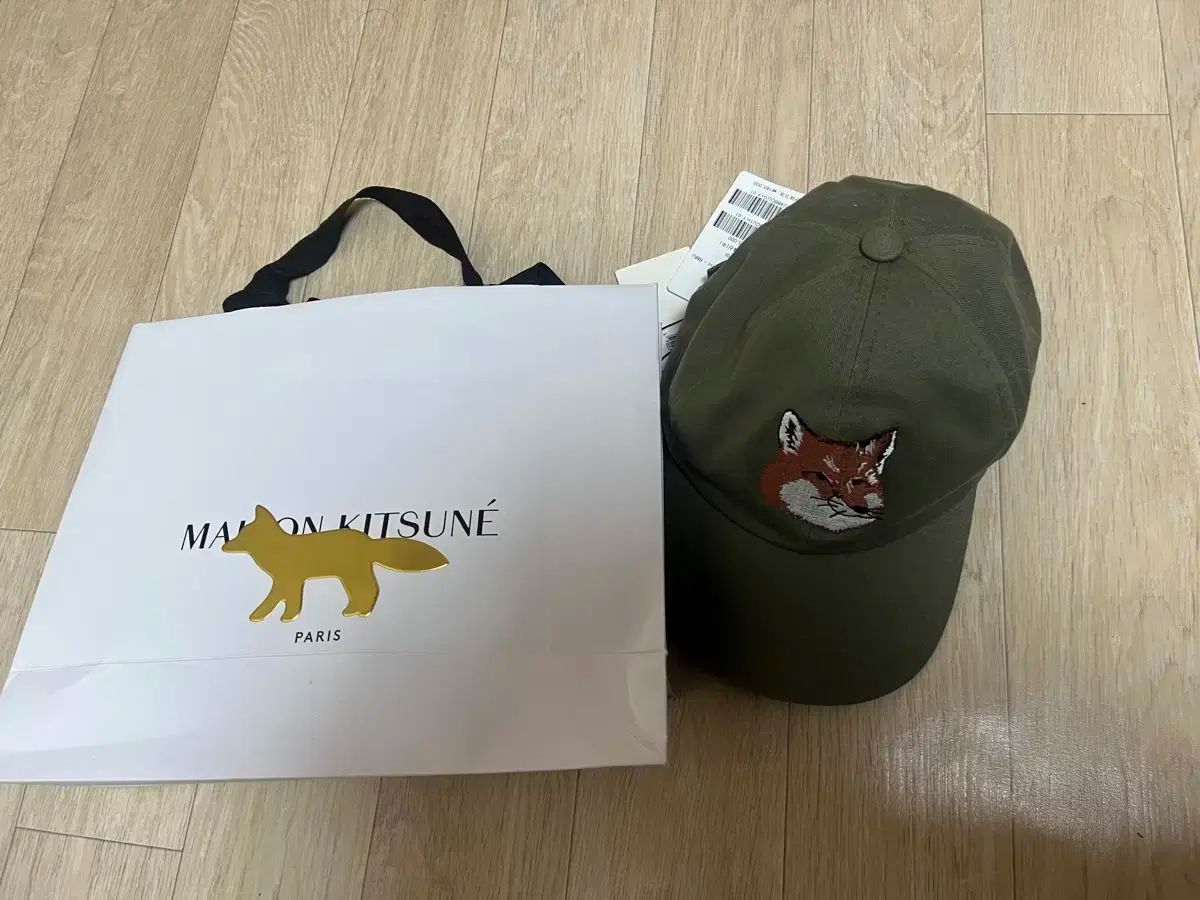 メゾンキツネ キャップ カフェキツネ パリ 【新品】メゾンキツネ　キャップ　カフェキツネ　パリ