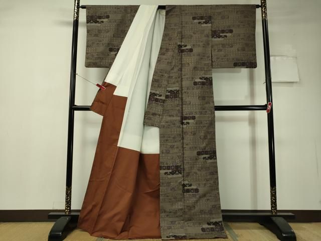 平和屋着物○本場大島紬 9マルキ エ霞花唐草文 正絹 逸品 CAAV4699vp