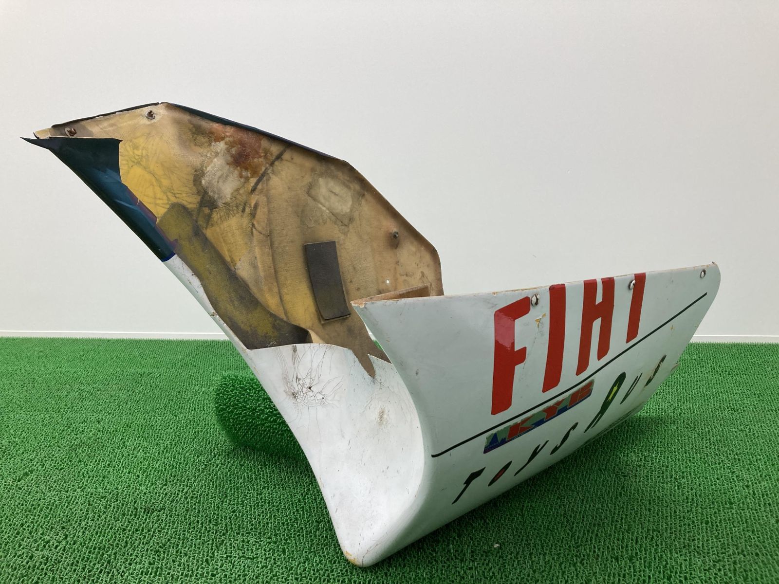 FRP製 アンダーカウル 社外 中古 バイク 部品 ワンオフ レーシングアンダーカウル 軽量 YZF系などに 修復素材やカスタム素材に
