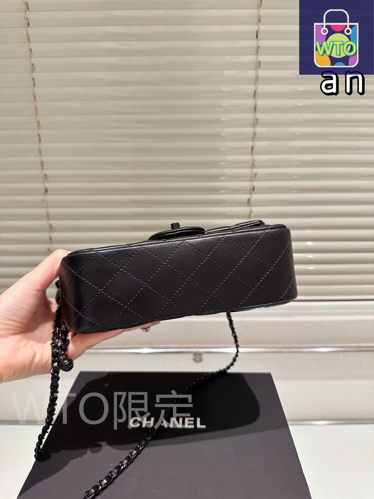 今日特価】Chanel Square Fat シャネル スクエアファット クロスボディ