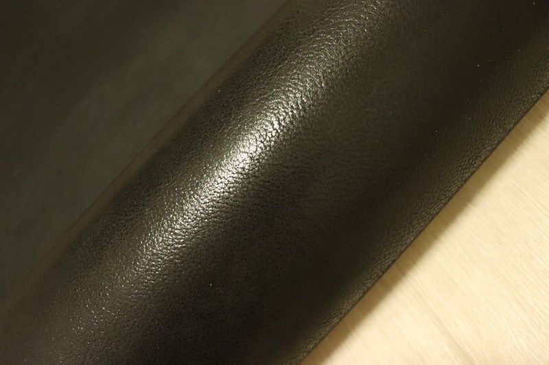 ブラック 129ds ヌメ革 ショルダーレザー 牛革 イタリア レザー エンボス 半裁 一枚革 レザークラフト 革 皮 本革 diy 生地 材料