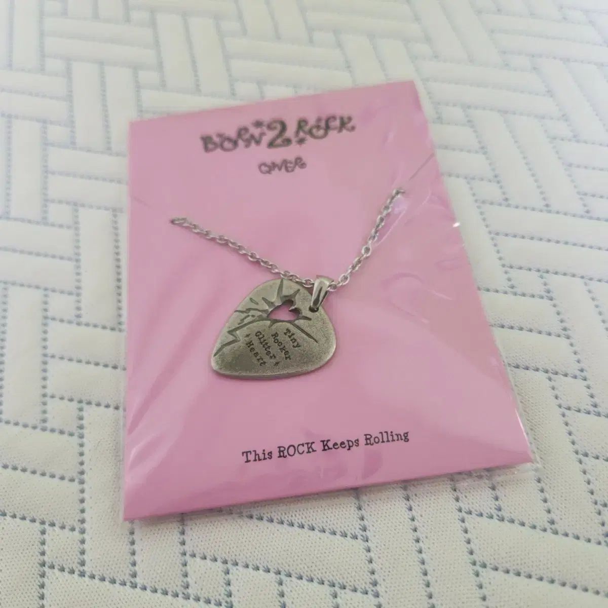 qwer ポップアップ ギターピック ネックレス