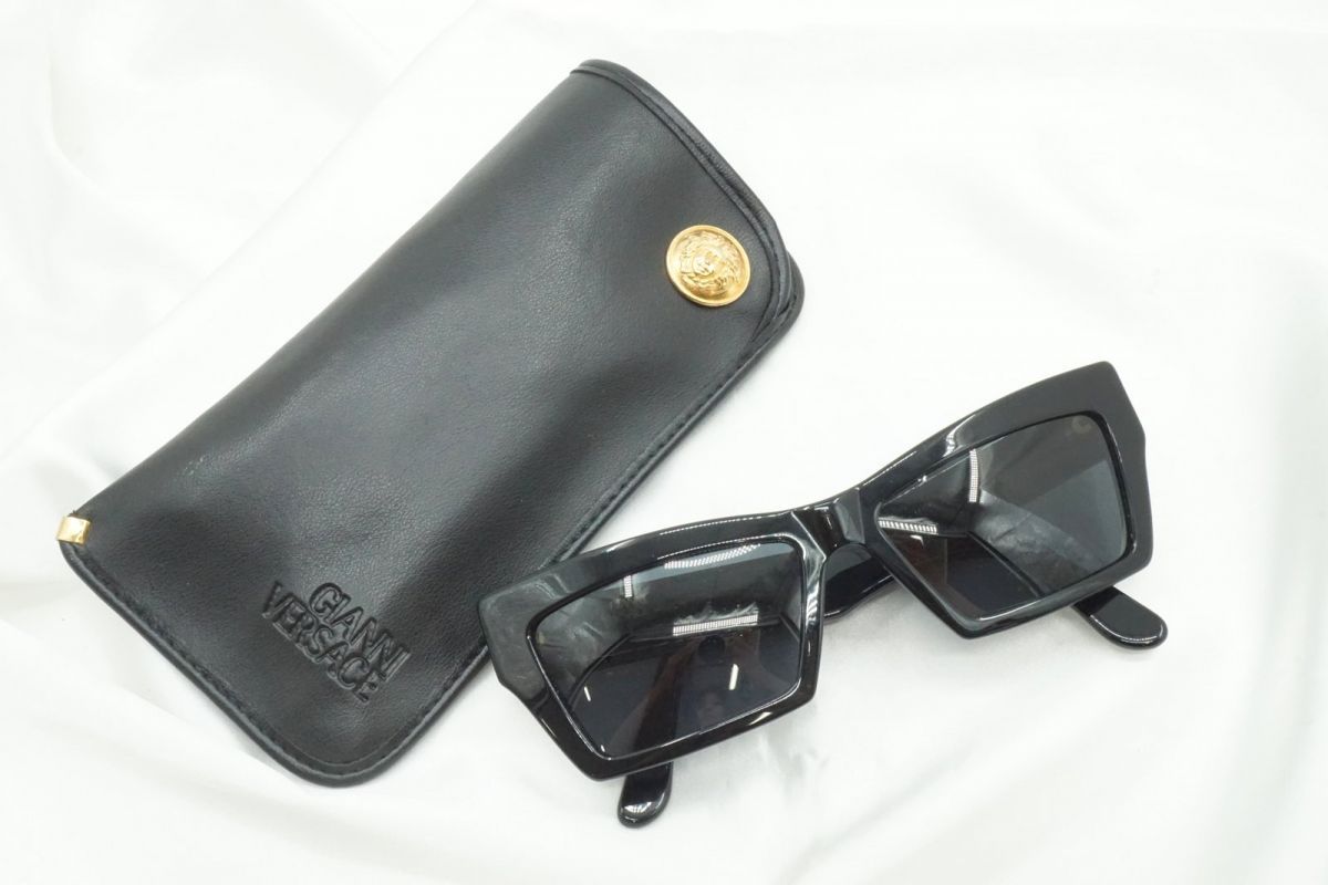 ジャンニ ヴェルサーチェ ヴィンテージ サングラス アイウェア メデューサモチーフ S.16 キャットアイ 黒 ブラック GIANNI VERSACE 3970k