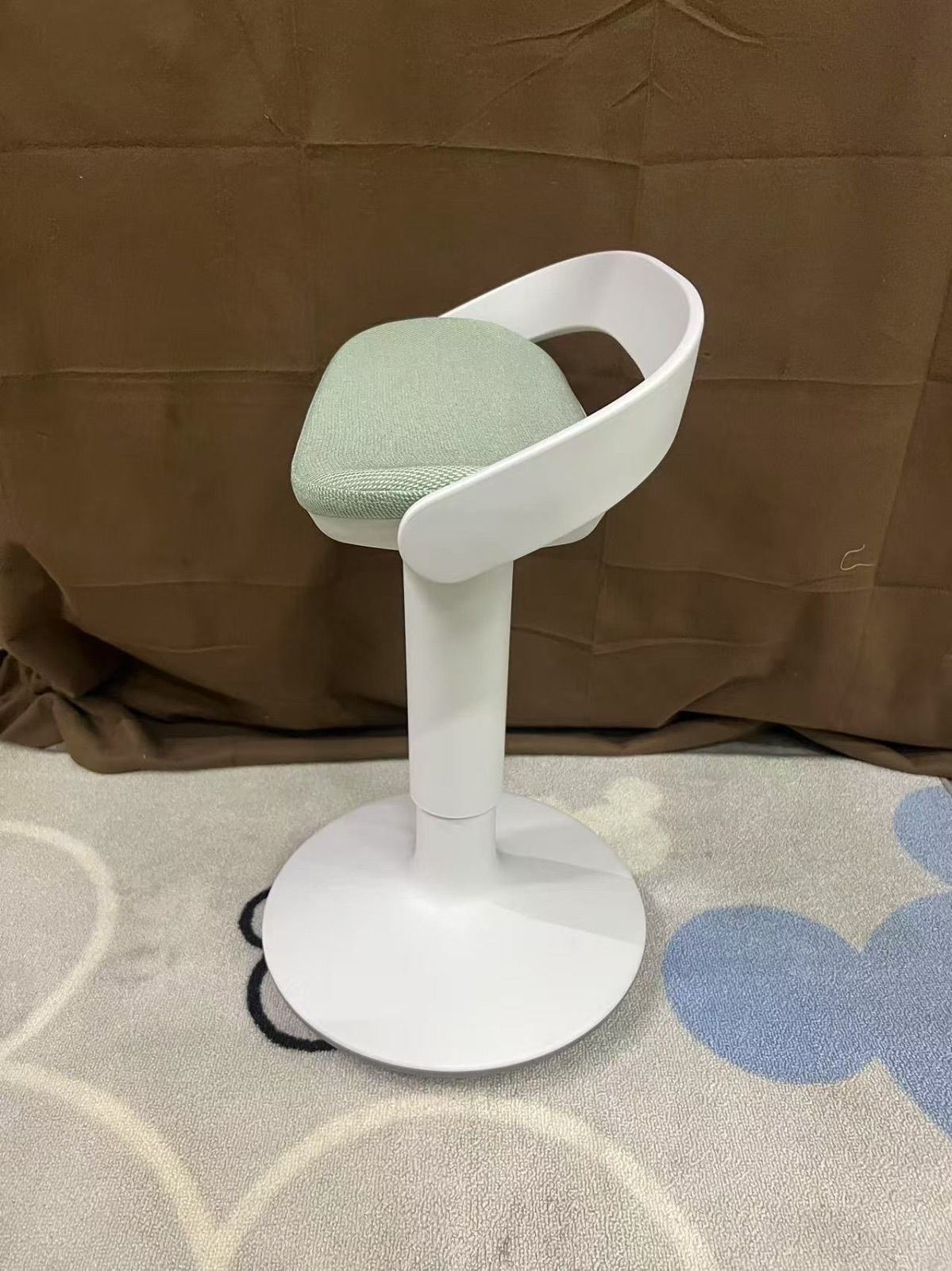 美品】コクヨ ジョイン 昇降スツール 2024年製 - メルカリ