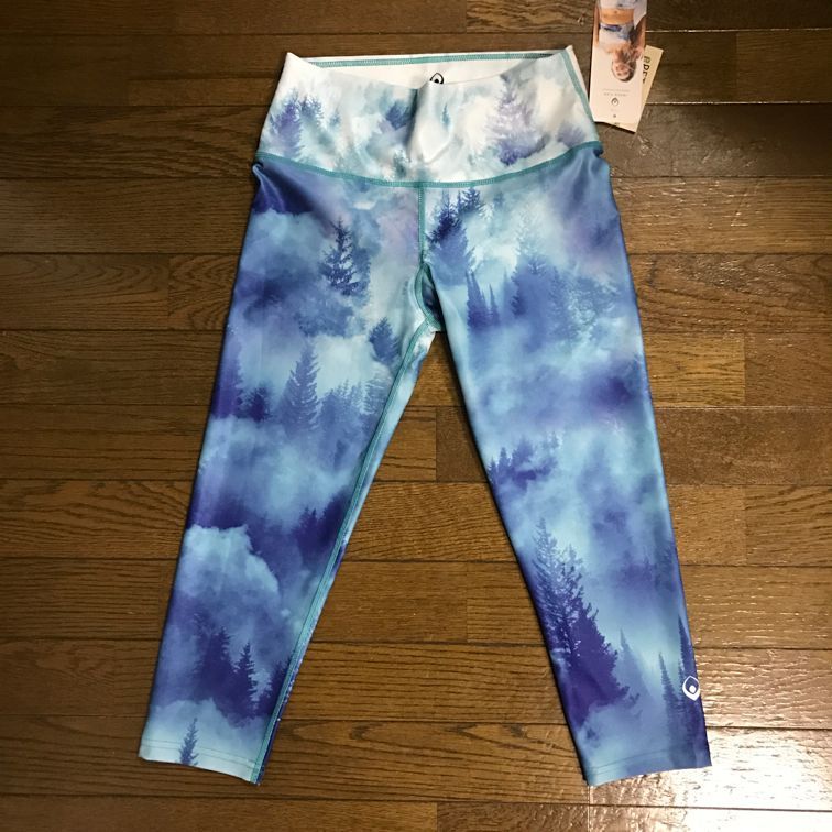 Grove柄【新品】inner fire ヨガレギンスカプリ丈 Grove柄【新品】inner fire ヨガレギンスカプリ丈 - メルカリ