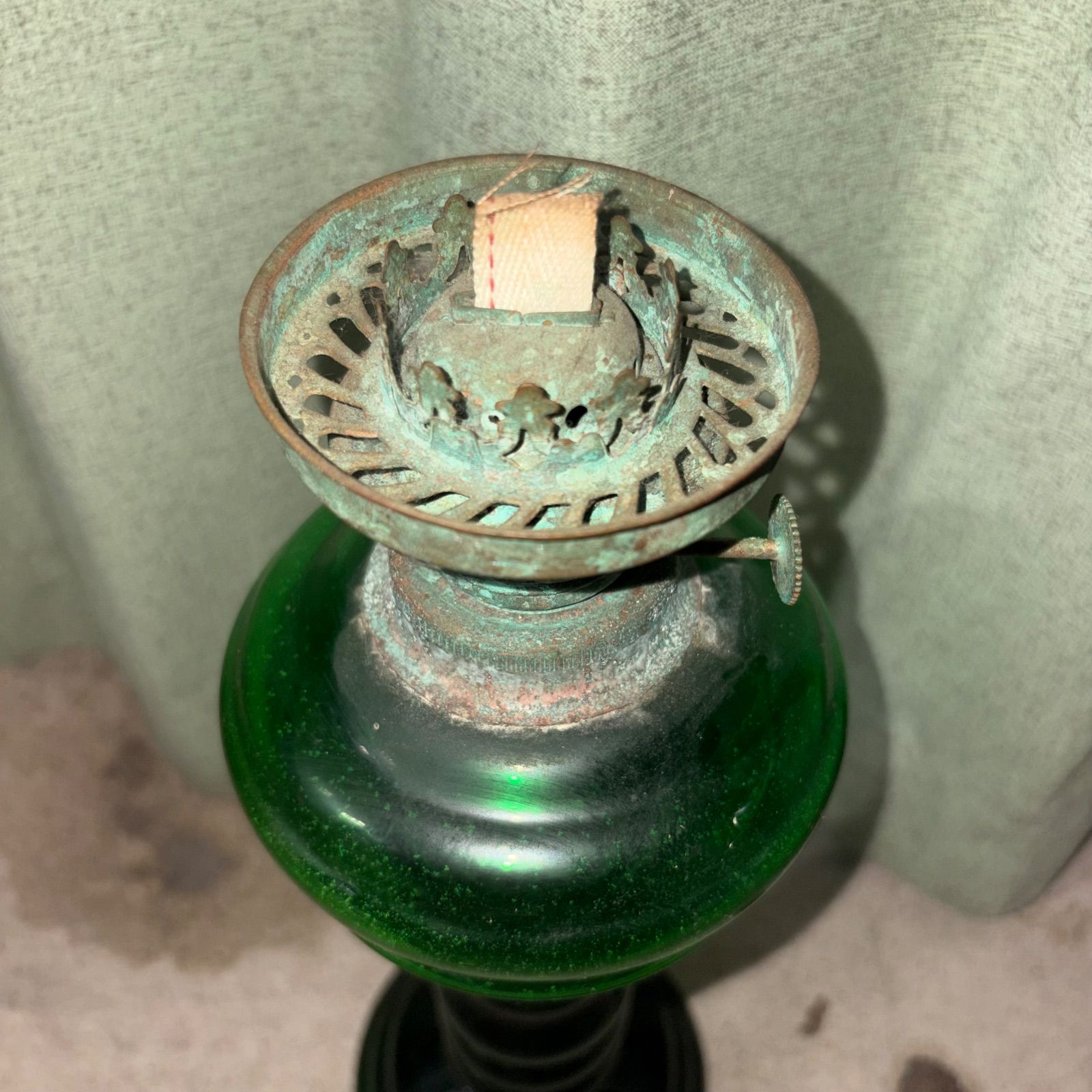 装飾的な緑色ガラスオイルランプ 🕯️💚【緑ガラスのオイルランプ】💚🕯️ - メルカリ