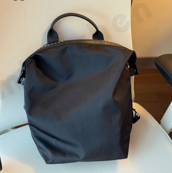 ロンシャン Longchamp バックパック リュックサック バックパック バッグ 再生ポリアミド レディース 大容量 通勤 通学 軽量 折りたたみ 旅行バッグ 大きめ 肩掛け 黒 大容量