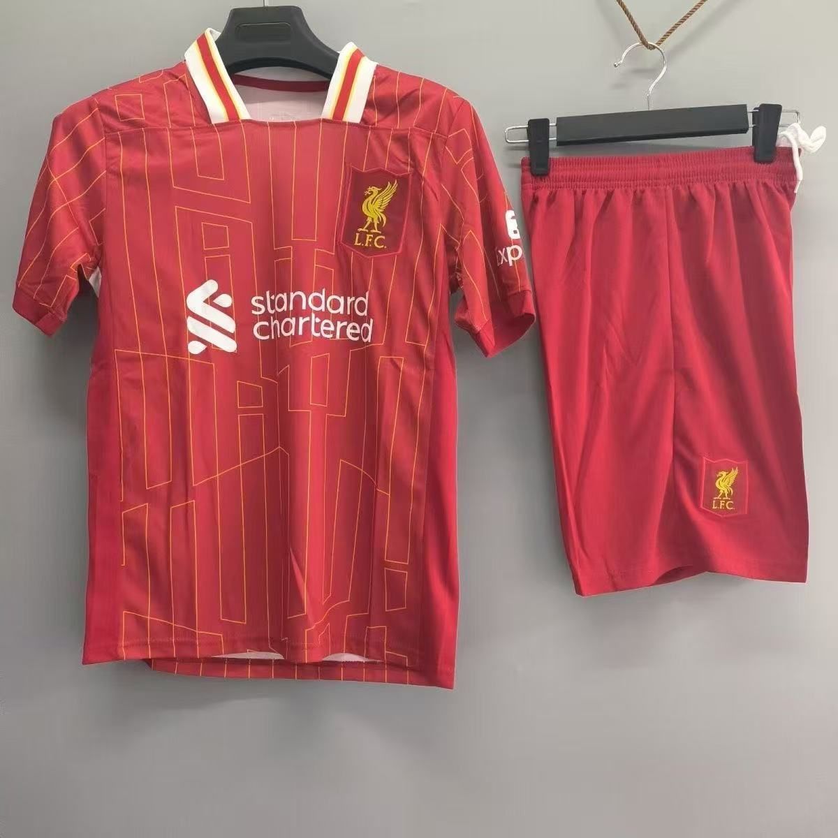 限定価格 新品未使用 24-25 リバプール ホーム 子供サッカーユニフォーム 半袖 上下セット - メルカリ 限定価格 新品未使用 24-25 リバプール ホーム 子供サッカーユニフォーム 半袖 上下セット - メルカリ