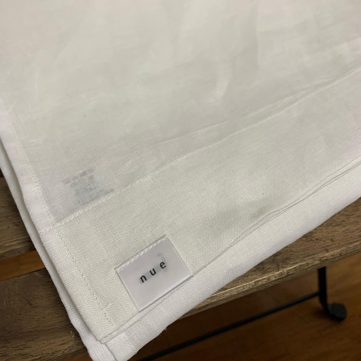 1枚のみの単発販売です‼︎ こちらをもちまして 今後追加は未定です 深く静かな癒しのヘンプシーツ ?B品 生地キズ有 肌掛け用としてピッタリです につき割引きあり 商品説明欄を必ずご 下さい?