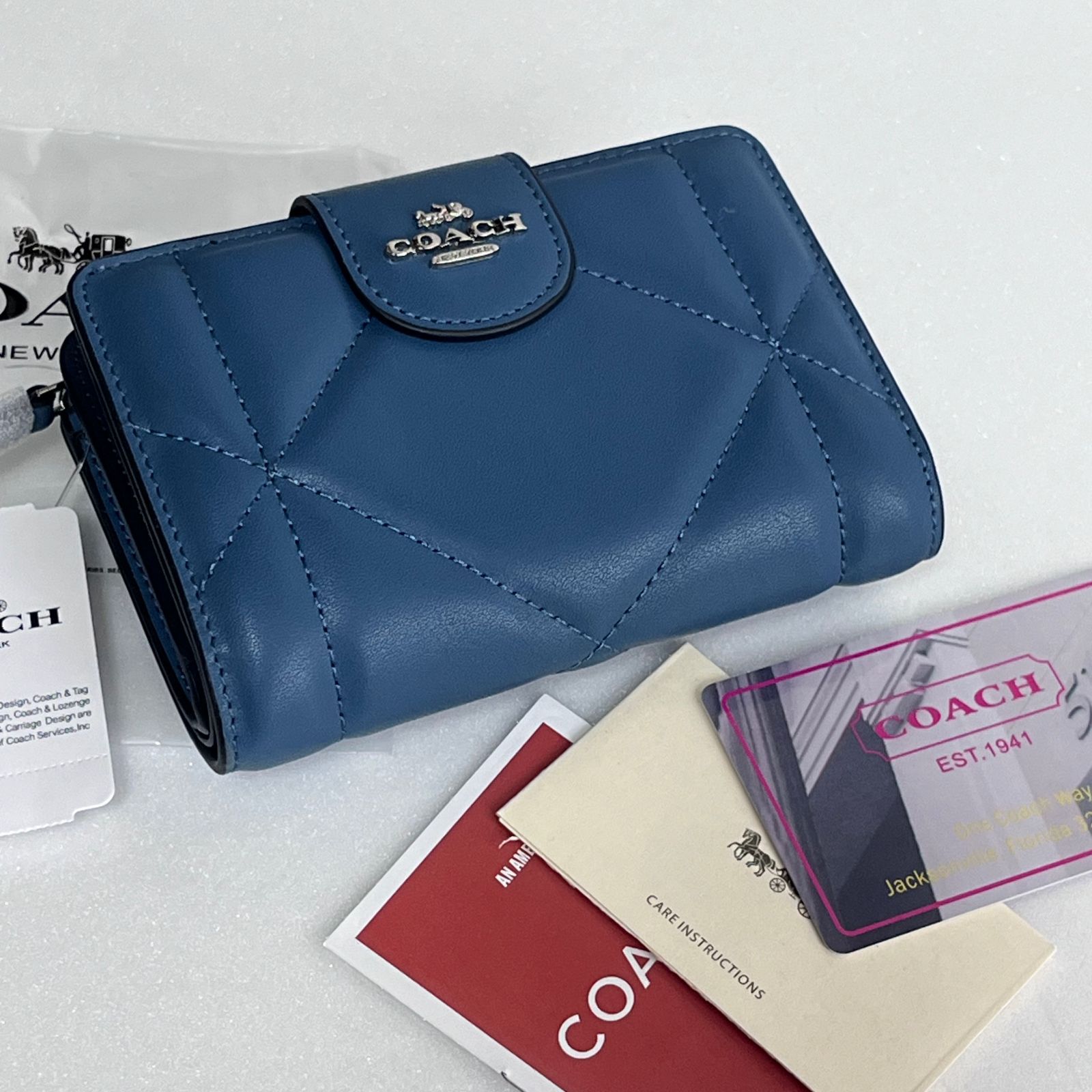 新品・未使用品 COACH パフィーダイヤモンドキルティング 財布 新品・未使用品 COACH パフィーダイヤモンドキルティング 財布