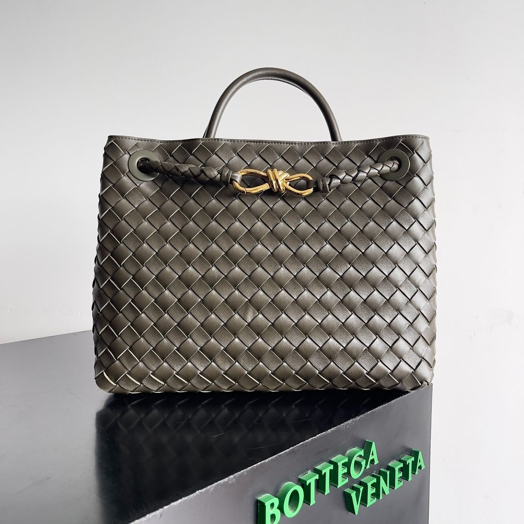 新品未使用極美品 BOTTEGA VENETA ボッテガヴェネタ Andiamo Handbag 
