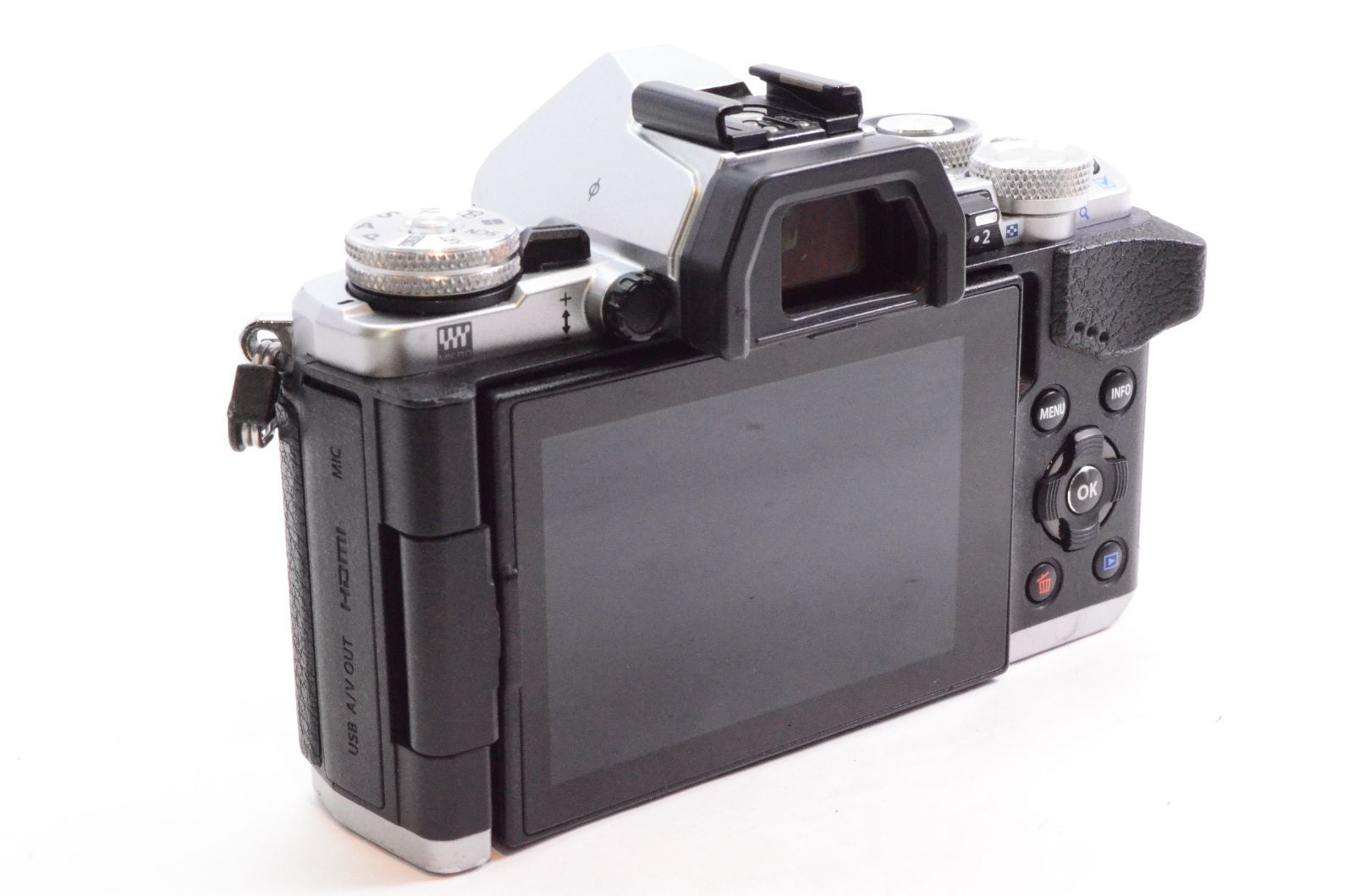オリンパス OM-D E-M5 シルバー シャッター数14,616 オリンパス OM-D E-M5 シルバー シャッター数14,616
