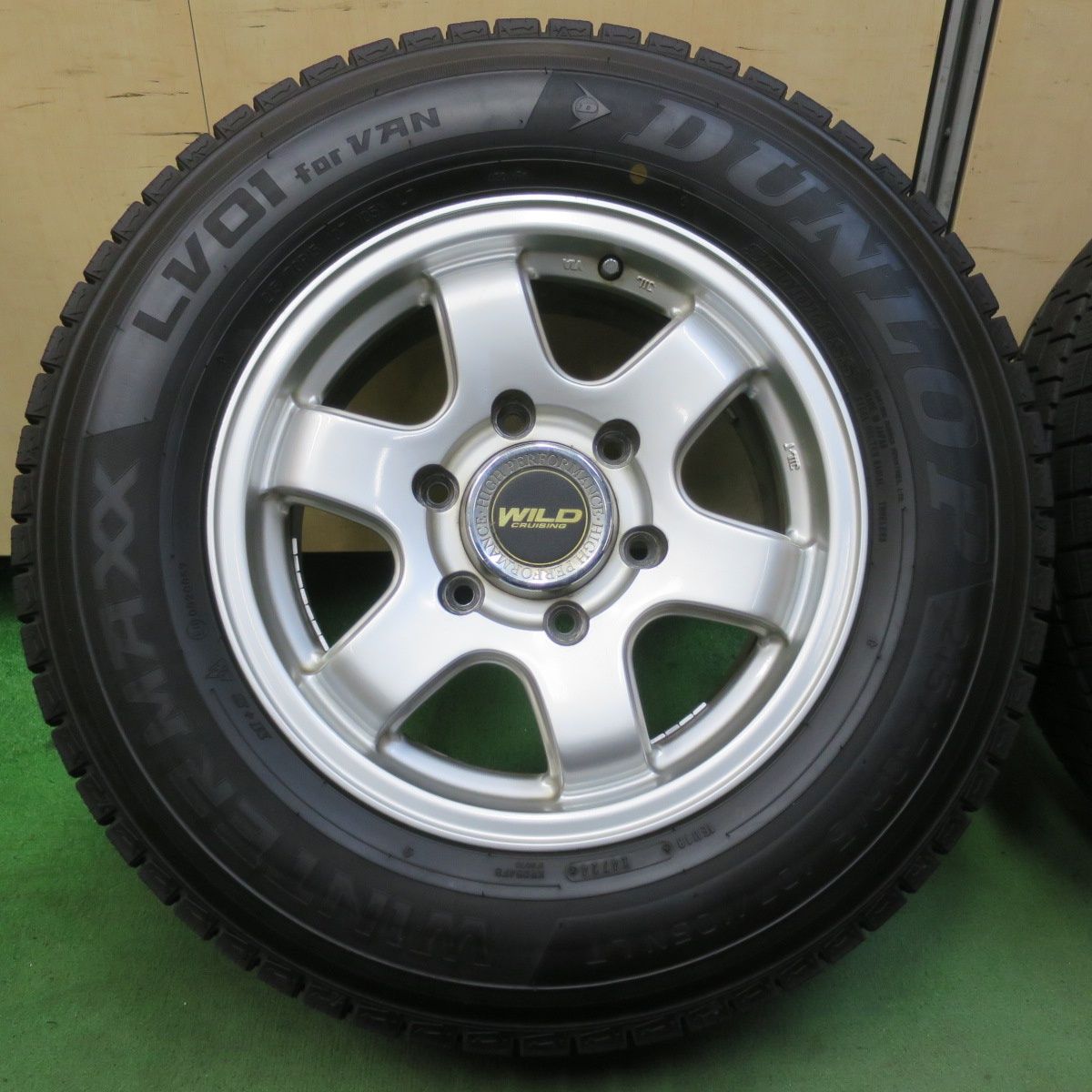 2 TOYO 215/70R15 2024年製 9.5分目 スタッドレス | ヤマダウェブコム
