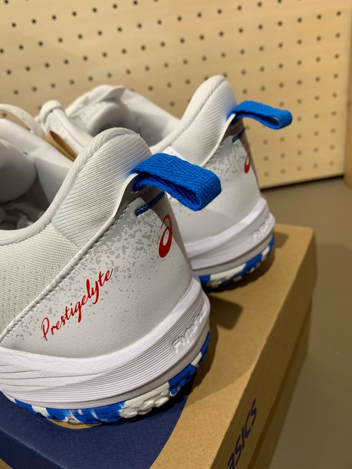 テニスシューズ