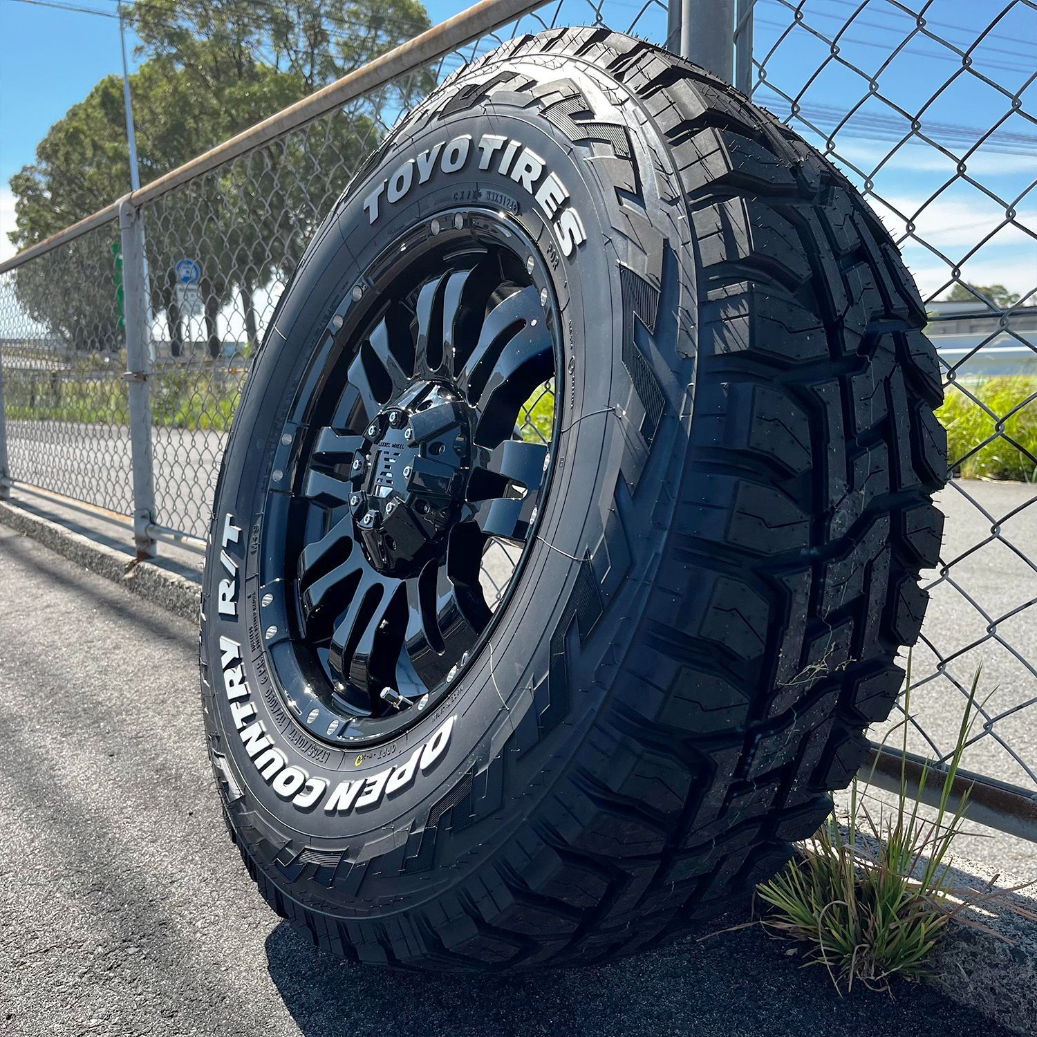 285|70R17