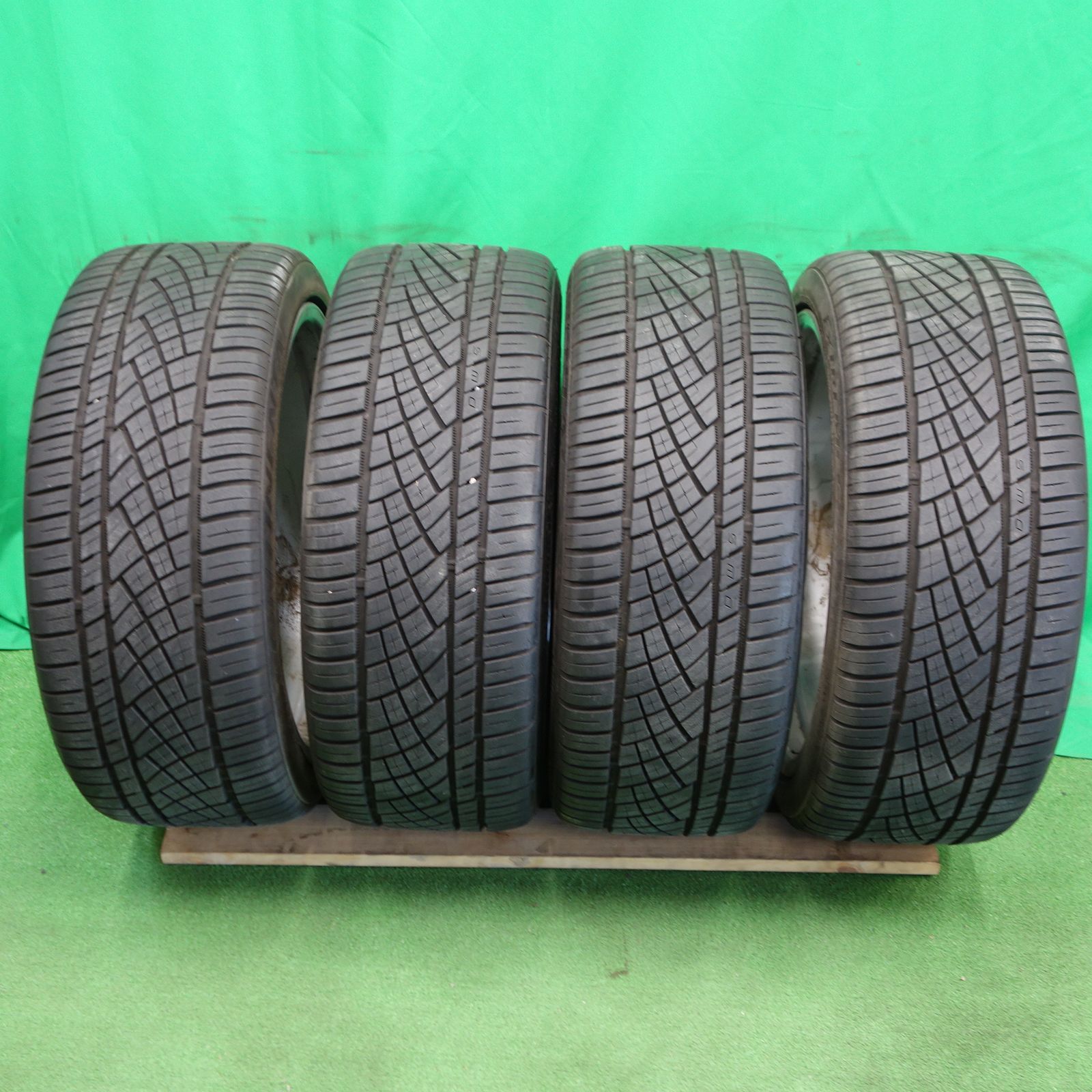 255/35R20 97 溝あり 4本 Continental
