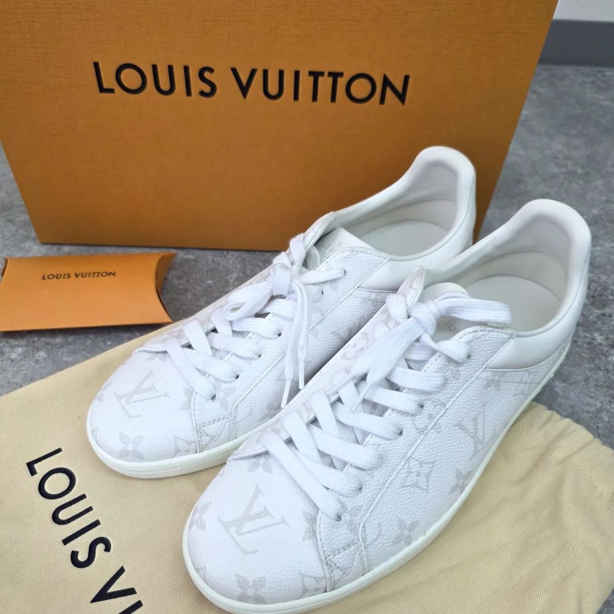 ルイヴィトン　シューズ　7.5 モノグラム ルイ ヴィトン LOUIS VUITTON ルクセンブルグ ライン スニーカー