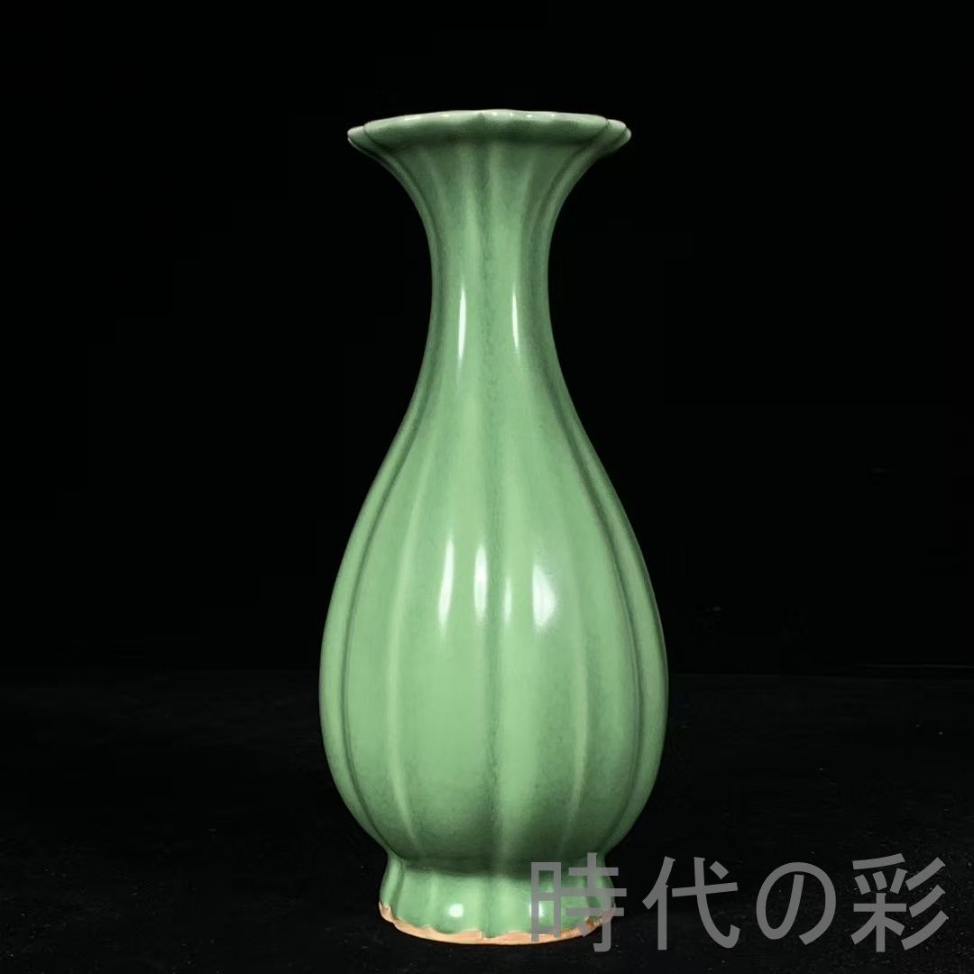 中国古美術 宋代 龍泉窯 梅子青釉 瓜形瓶 花瓶 文房置物 茶道具 青磁 古陶磁器 旧蔵 古賞物 古玩 時代物 R0710110133