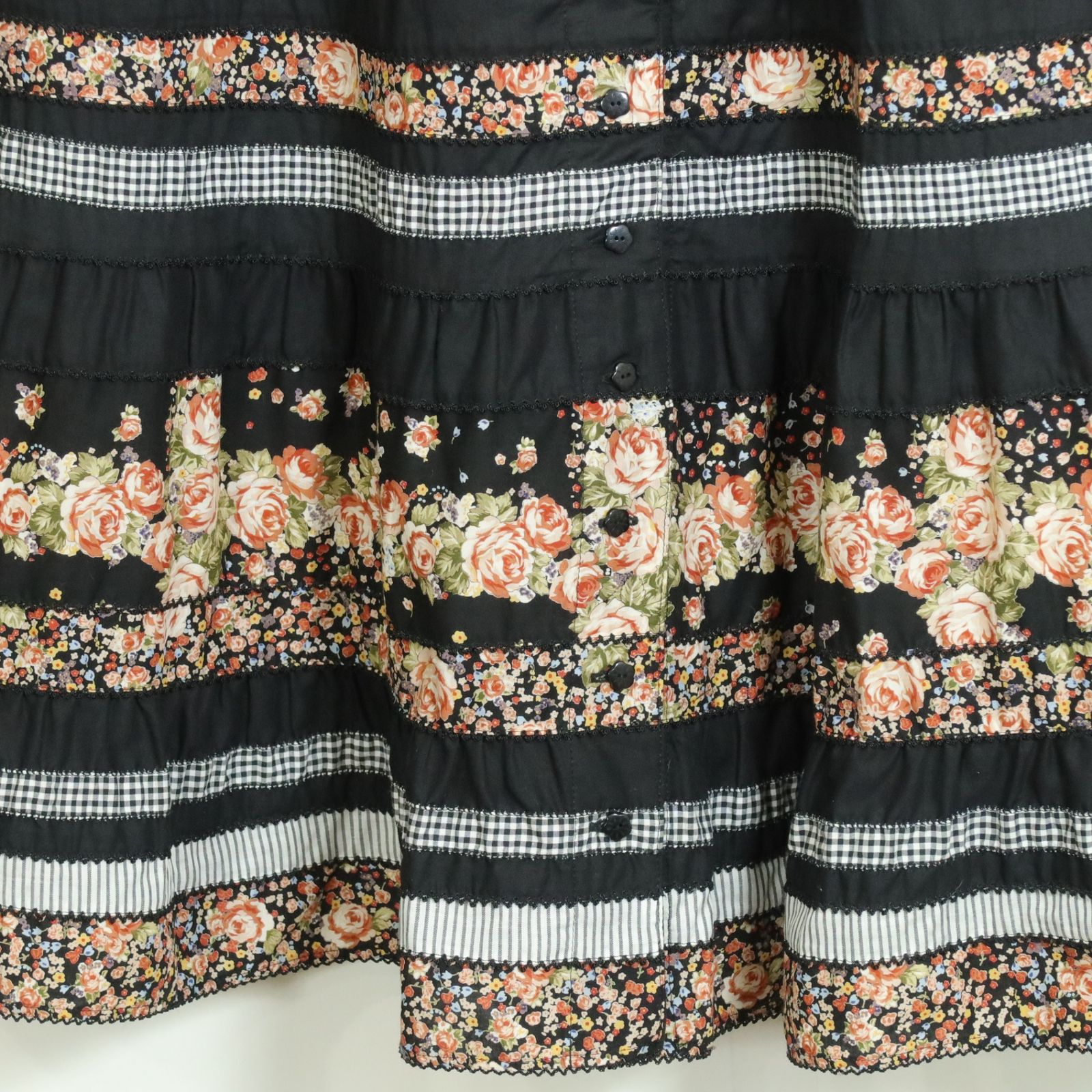 ピンクハウス 美品 花柄半袖フレアワンピース 黒 美品 レースフラワープリントワンピース （ロング・マキシ丈