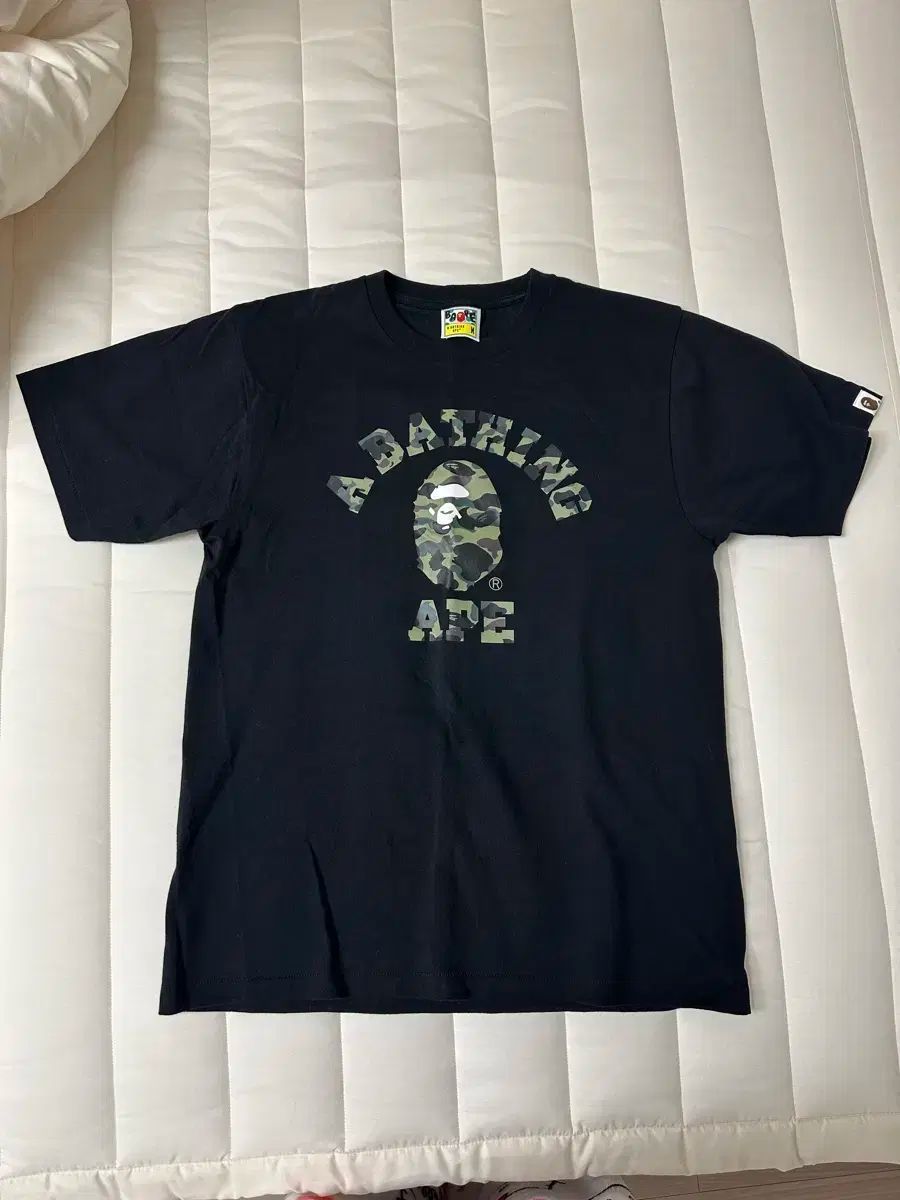 A BATHING APE(アベイシングエイプ) カモフラ カレッジ 半袖 ブラックグリーン m