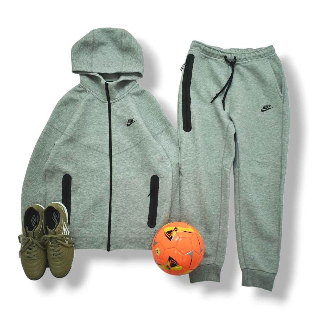 NIKE ナイキ　テックフリース　セットアップ　Lサイズ　上下　スウェット NIKE ナイキ 上下セット セットアップ テックフリース ウィンタ