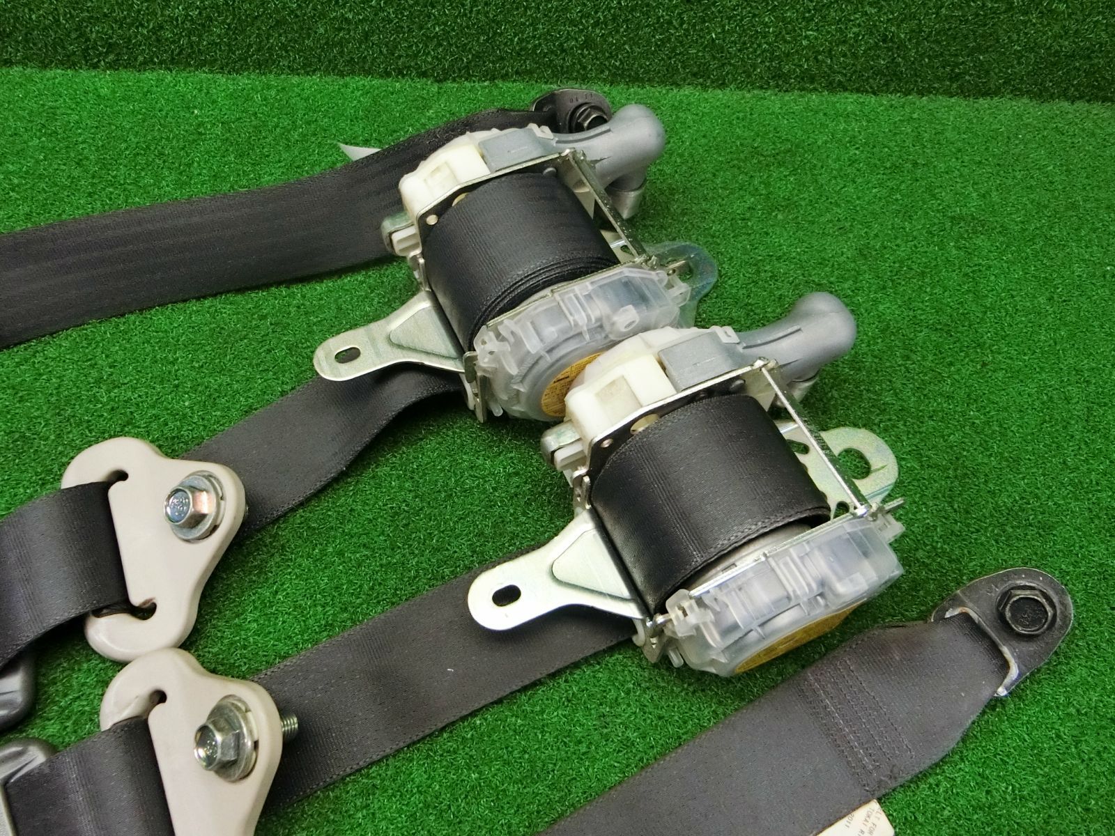 10472 ムーヴ LA100S LA110S フロント シートベルト 左右セット キャッチ 7T1150-P 7T2180-P BRIGHTFACE_UK