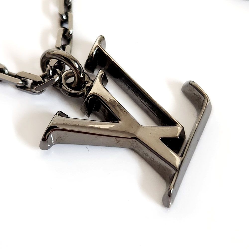 ルイヴィトン LOUISVUITTON ペンダント LVイニシャルキー